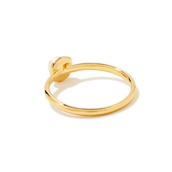 Radiant Gold Pearl Ring with Intricate Detailing - Picture 4 of 5